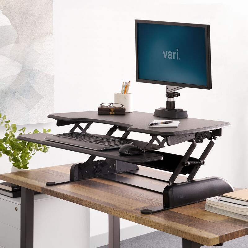 Adjustable standing desk converter